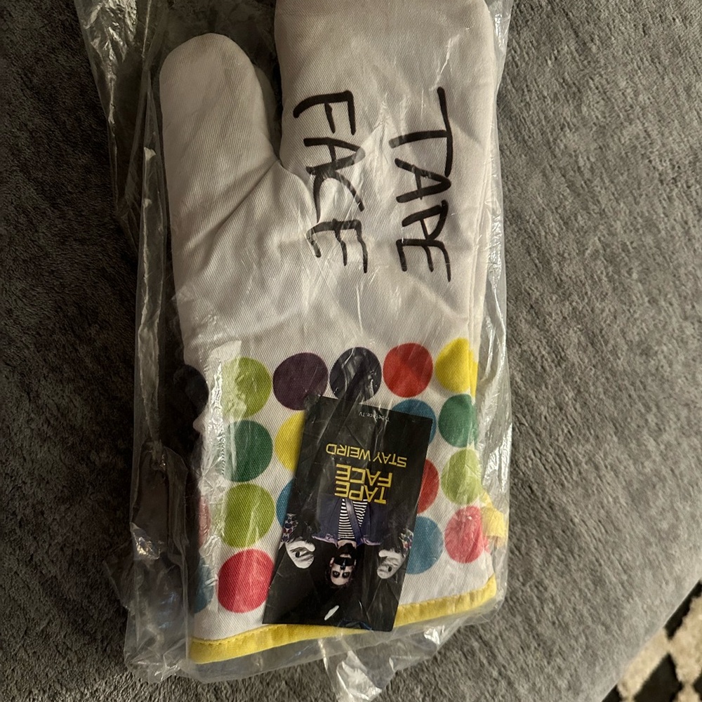 Unopened tape face oven mitts